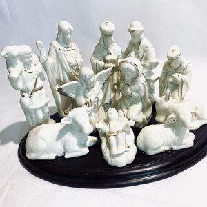 Vintage porcelain nativity set & wood base